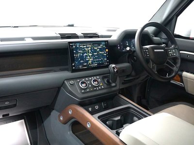 LAND ROVER DEFENDER - 8