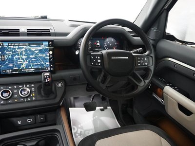 LAND ROVER DEFENDER - 9