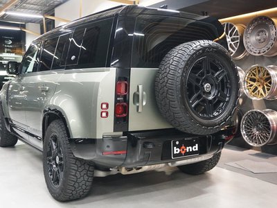 LAND ROVER DEFENDER - 3