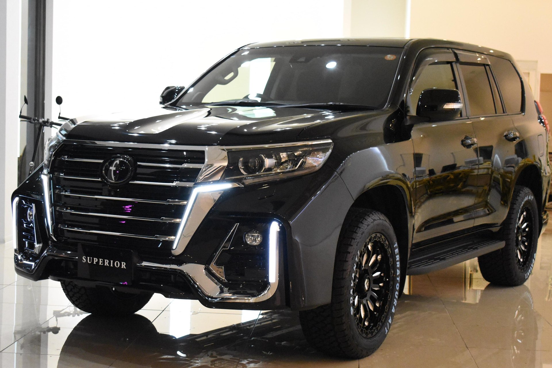 TOYOTA LAND CRUISER PRADO - View 1