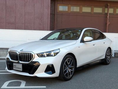 2024 BMW 5 SERIES 照片 1