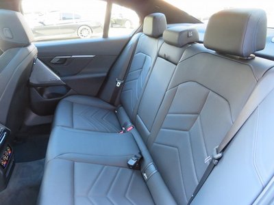 صورة 10 لـ 2024 BMW 5 SERIES