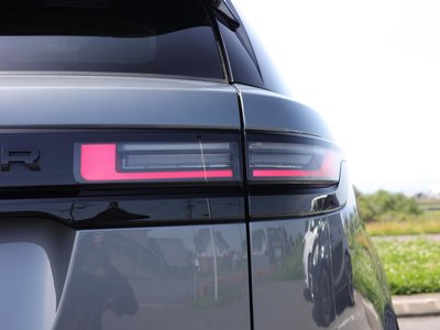 صورة 8 لـ 2023 LAND Rover RANGE ROVER VELAR