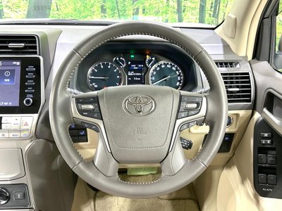 TOYOTA LAND CRUISER PRADO - 8