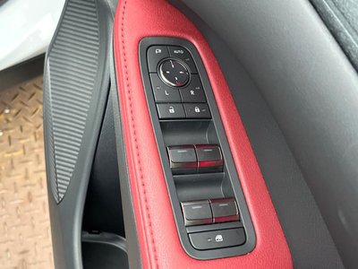 صورة مصغرة 43 لـ 2025 Lexus RX