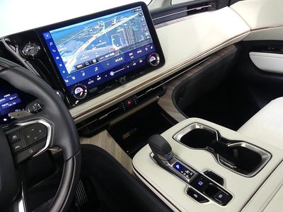 2024 Lexus LM — миниатюра 11