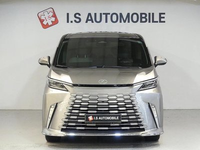 2024 Lexus LM photo 4