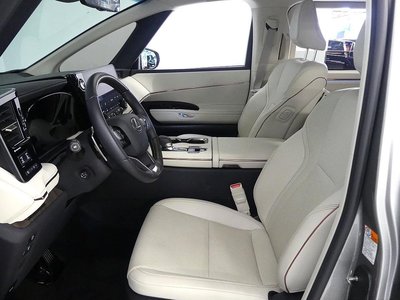 2024 Lexus LM photo 9