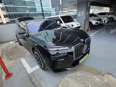 2025 BMW 7 SERIES photo 2