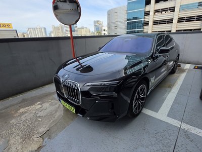 2025 BMW 7 SERIES photo 1