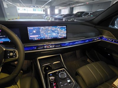 2025 BMW 7 SERIES photo 4
