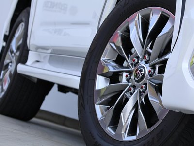 2023 Toyota LAND CRUISER 300 — миниатюра 12