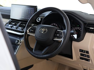 2023 Toyota LAND CRUISER 300 — миниатюра 13