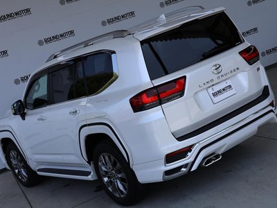2023 Toyota LAND CRUISER 300 — миниатюра 11