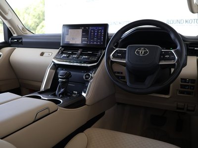 2023 Toyota LAND CRUISER 300 — миниатюра 16