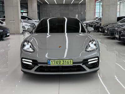 PORSCHE PANAMERA - 4