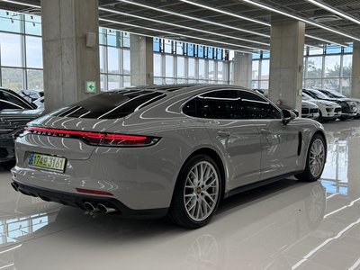 PORSCHE PANAMERA - 3