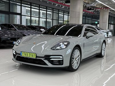 PORSCHE PANAMERA - 1
