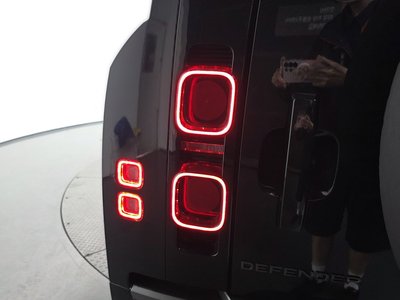 LAND ROVER DEFENDER - 10