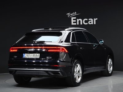 AUDI Q8 - 5