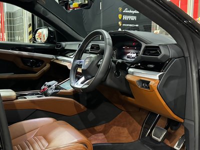 LAMBORGHINI URUS - 3