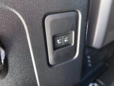 LAND ROVER DEFENDER - 9