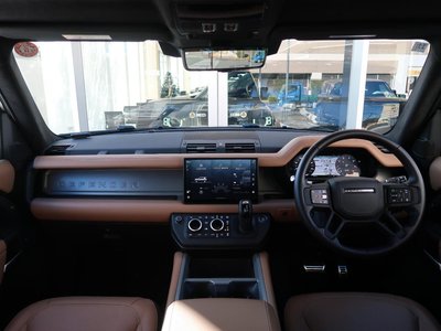 LAND ROVER DEFENDER - 2