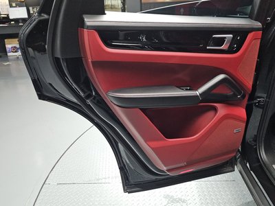 2022 Porsche CAYENNE — миниатюра 15