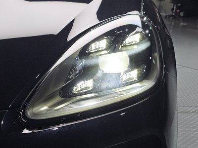 صورة 9 لـ 2022 Porsche CAYENNE