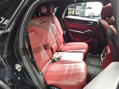 2022 Porsche CAYENNE — миниатюра 17