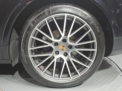 صورة 8 لـ 2022 Porsche CAYENNE