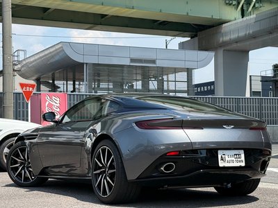 ASTON MARTIN DB11 - 6