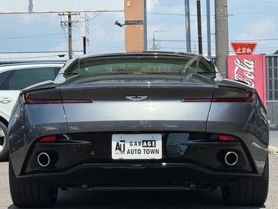 ASTON MARTIN DB11 - 5
