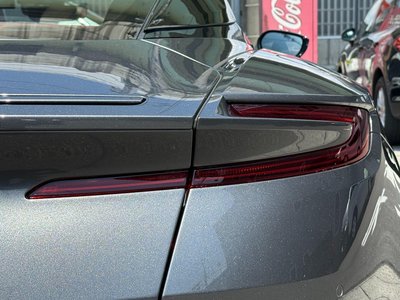 2017 Aston Martin DB11 — фото 13