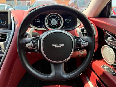 2017 Aston Martin DB11 — фото 15