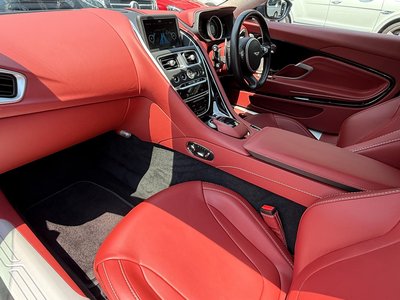 2017 Aston Martin DB11 照片 18
