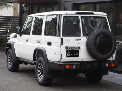 TOYOTA LAND CRUISER 70 - 5