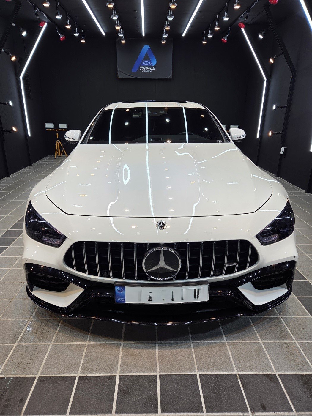 MERCEDES-BENZ GT AMG - View 1