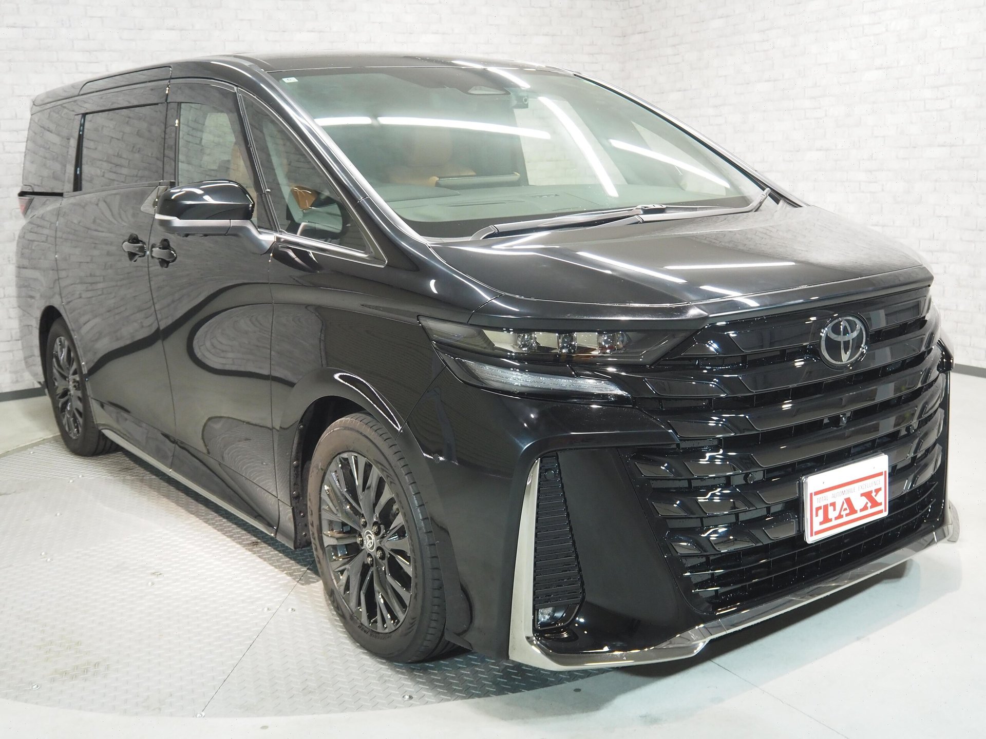 TOYOTA VELLFIRE - View 1