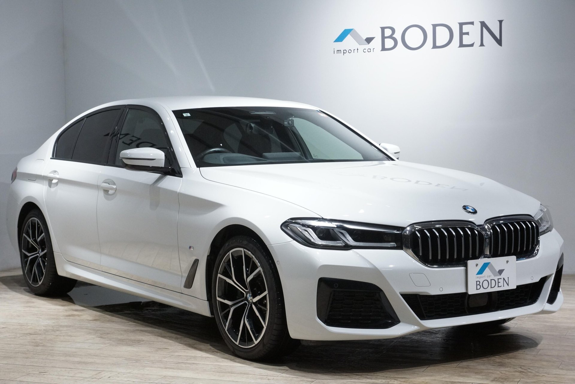 BMW 5 SERIES - View 1