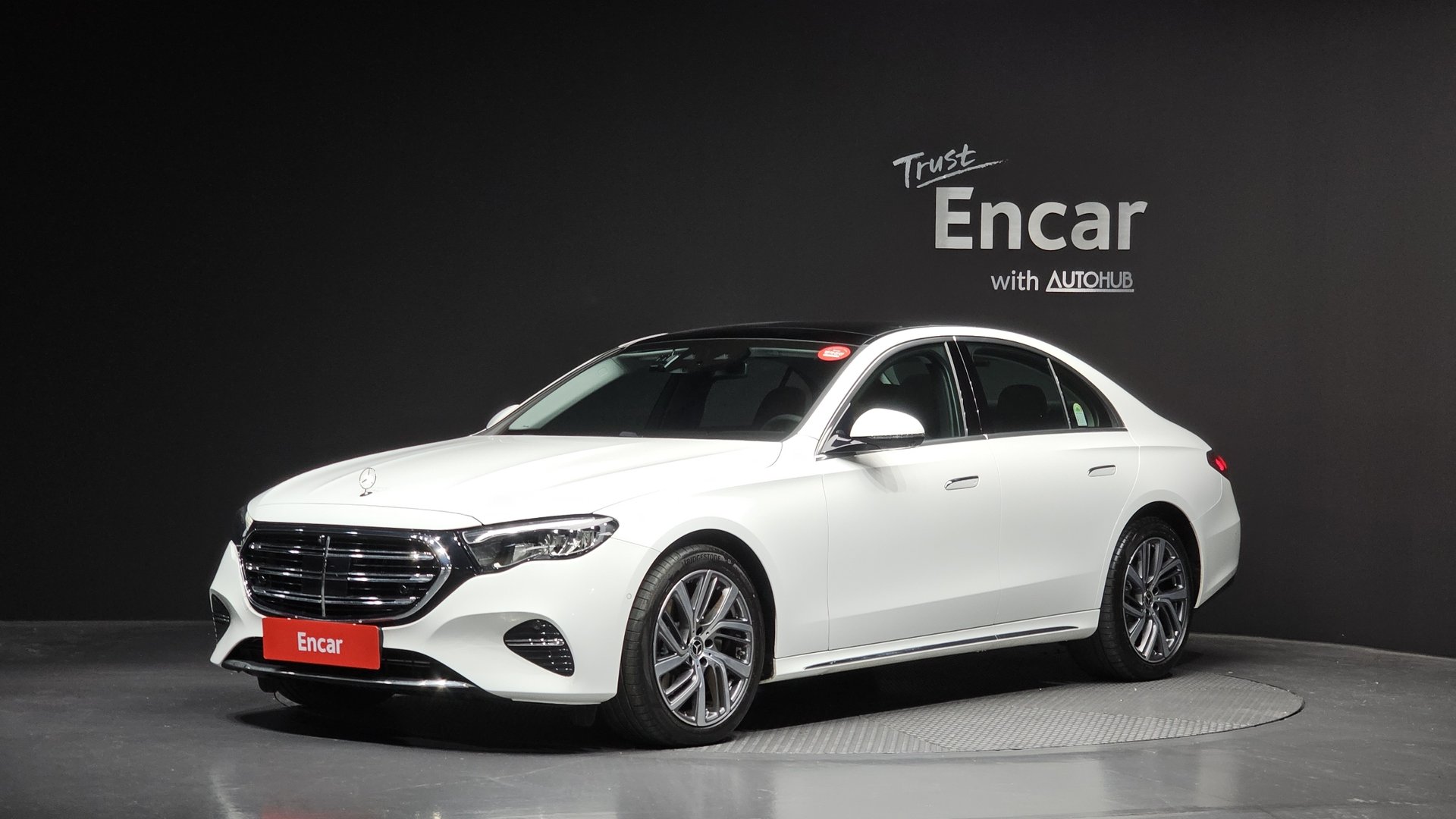 MERCEDES-BENZ E-CLASS - View 1