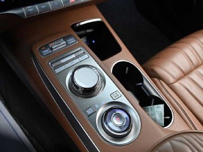 2021 Genesis GV70 photo 9