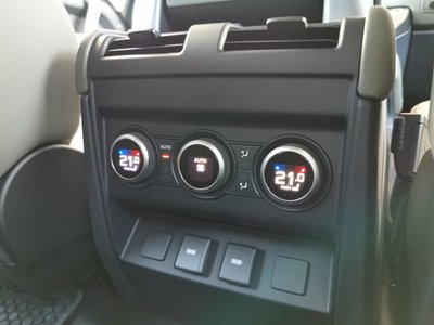 LAND ROVER DEFENDER - 9