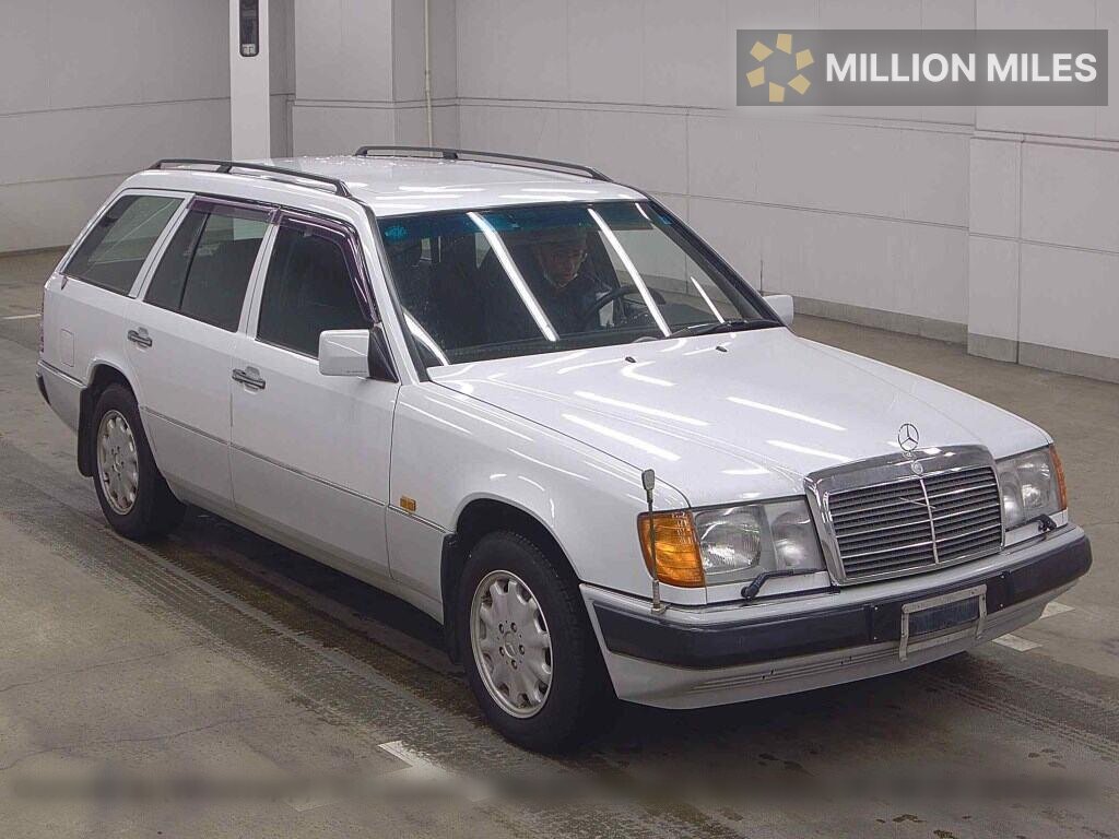 MERCEDES-BENZ E-CLASS - View 1