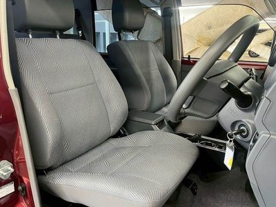 TOYOTA LAND CRUISER 70 - 5
