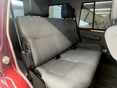 TOYOTA LAND CRUISER 70 - 6