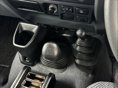 TOYOTA LAND CRUISER 70 - 9