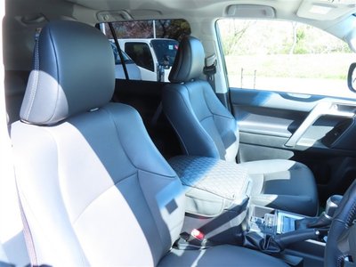 TOYOTA LAND CRUISER - 8