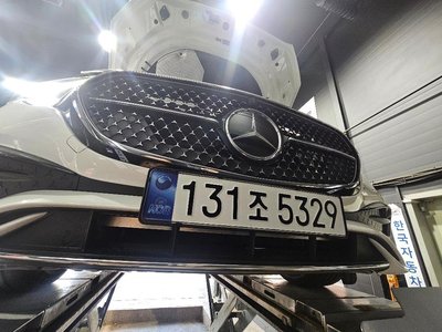 MERCEDES-BENZ E-CLASS - 1