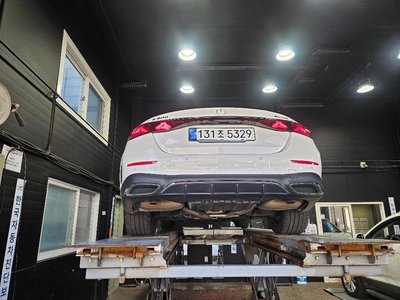 MERCEDES-BENZ E-CLASS - 2